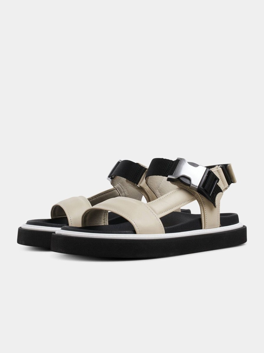 Mom Enula9 | Cody Sandal, Off White